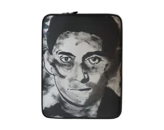 Franz Kafka: Kîsê parastinê yê laptopê, 13 an 15 înç ji aliyê İlker Ortaç ve