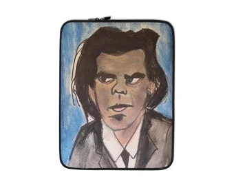 Nick Cave: Portreya şîn: Kîsê parastinê yê laptopê, 13 an 15 înç ji aliyê İlker Ortaç ve