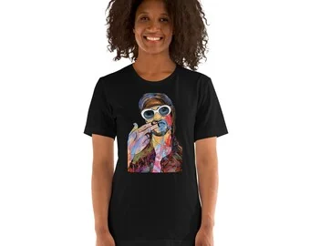 Kurt Cobain: Tîşorta reş, Bella Canvas 3001 ji aliyê İlker Ortaç ve